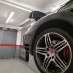 Ζάντα από Porsche με κόκκινη δαγκάνα