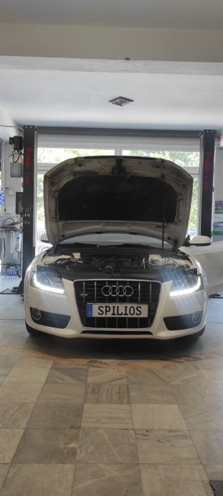 Audi σε διαδικασία επισκευής στο συνεργείο Spilios Garage Service στη Λάρισα