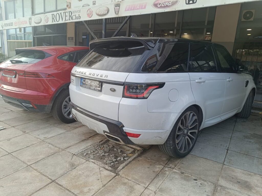 Range Rover Sport λευκό σε εξειδικευμένο συνεργείο Land Rover στην Ηλιούπολη.